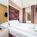 Pink Flower By Oneapartments Apartment *