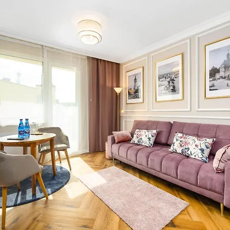 Pink Flower By Oneapartments Apartment Sopot