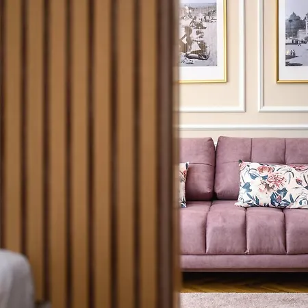 Pink Flower By Oneapartments Apartment *