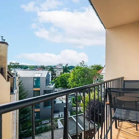 Pink Flower By Oneapartments סופוט