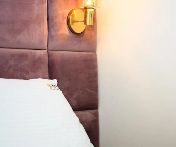 Pink Flower By Oneapartments דירה סופוט